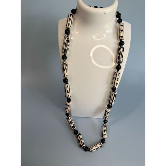 Handcrafted Black & White Glass Beaded Necklace With Unique Patterns - Picture 1 of 10